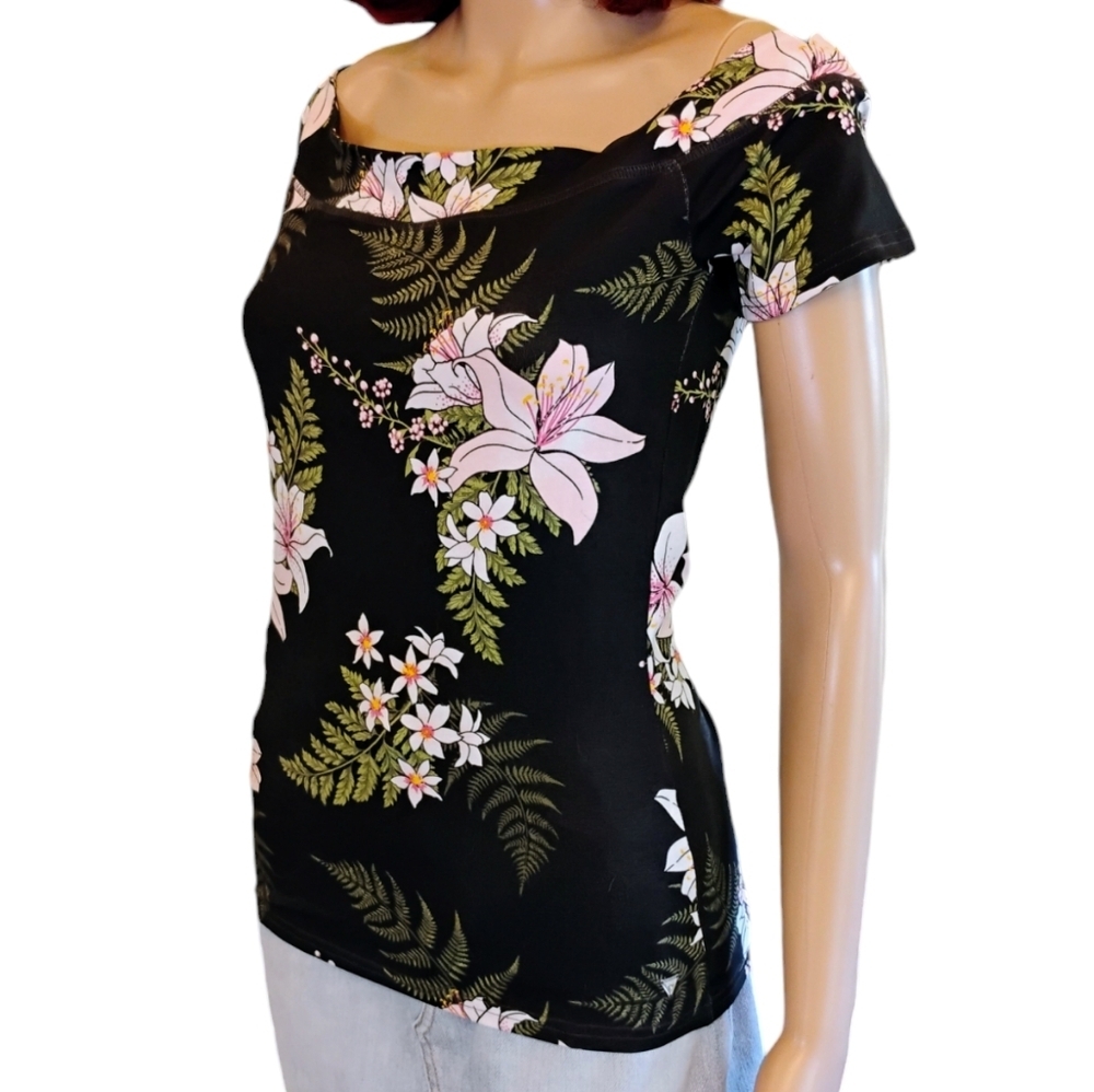 Guess Floral Top - Size Medium